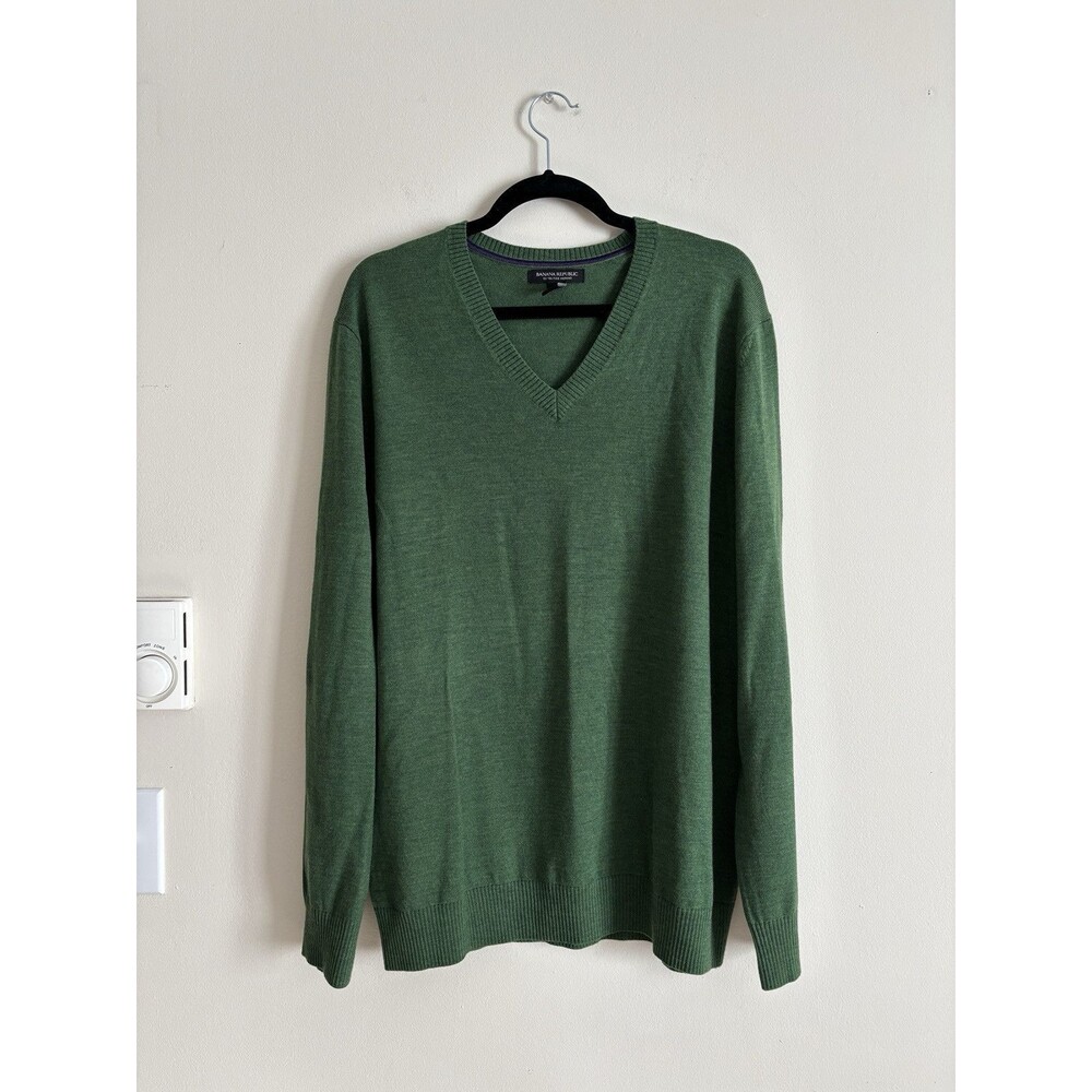 Banana Republic Men's V-Neck Sweater - Green Easter Sweater